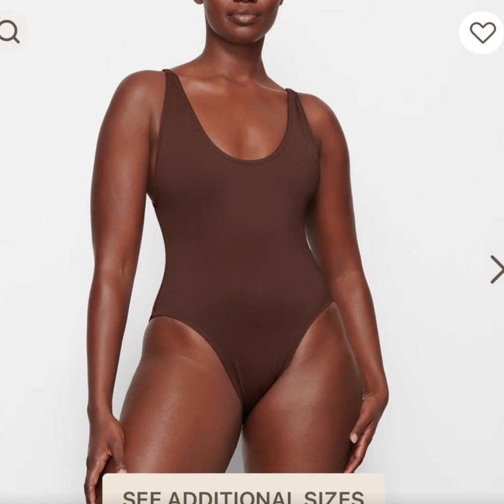 🤎 Skims Scoop Neck One Piece